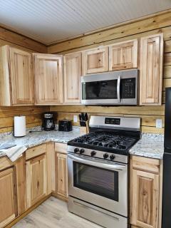 Red Salmon Retreat, Cabin 8 at Lower Kenai Lodge - 3