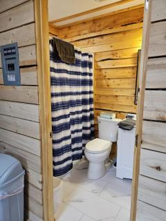 Halibut Haven, Cabin 7 at Lower Kenai Lodge - 3