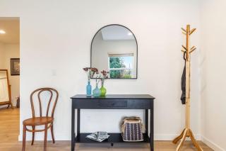 122 - Stylish Family Retreat - Lake Stevens - 3