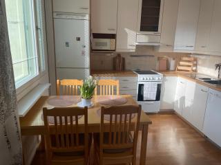 Helsinki Area Apartment 15 Min to Airport With Own Parking Lot - Vantaa - 4