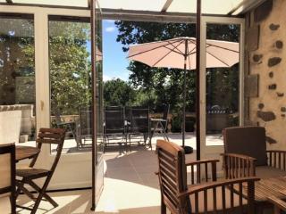 Grande maison de charme, 14 pers. 5 chambres, sauna, écrin de verdure, baby foot - Saint-Clémentin - 2