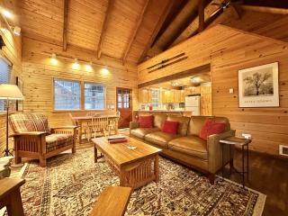 Chipmunk Lodge by NW Comfy Cabins - 4