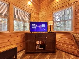Chipmunk Lodge by NW Comfy Cabins - 3