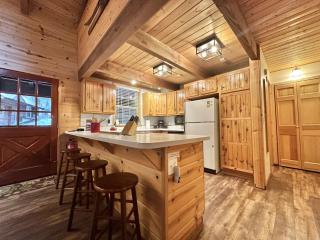 Chipmunk Lodge by NW Comfy Cabins - 8