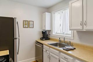 Mountainside Condo King Bed, Two Hot Tubs, Fireplace, Pool , on the Free Bus Route - 5