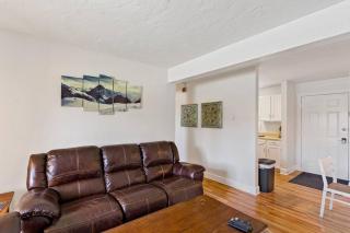 Mountainside Condo King Bed, Two Hot Tubs, Fireplace, Pool , on the Free Bus Route - 1