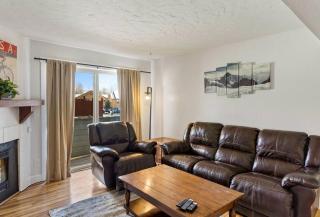 Mountainside Condo King Bed, Two Hot Tubs, Fireplace, Pool , on the Free Bus Route - 3