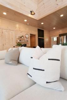 NEW Modern Cabin 1 mi to Pkwy Pool Hot Tub - Pigeon Forge - 2