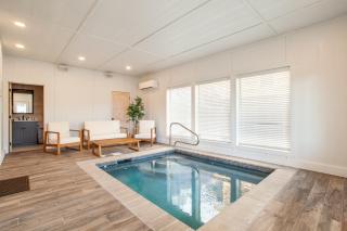 NEW Modern Cabin 1 mi to Pkwy Pool Hot Tub - Pigeon Forge - 0