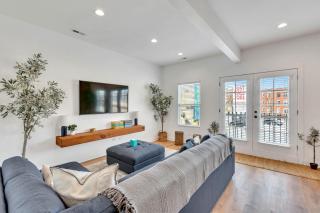 Bright Modern 4Bd 2Ba in the Heart of Wrigleyville condo - Chicago - 0
