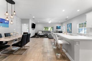 Modern Pool Home w Putting Green - Largo - 9