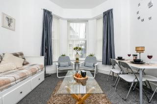 Cosy Wirral home near Liverpool with Free Parking! - Birkenhead - 0