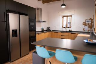 Radiant 5 BR family home with jacuzzi + roof deck - Palau de Santa Eulalia - 4