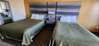 Super 7 Inn - Midland - 1