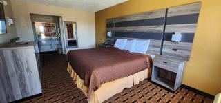 Super 7 Inn - Midland - 9