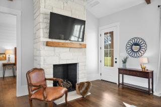 Bluebonnet Cottage with hot tub & VIEWS - Comfort - 2