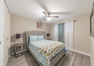 Charming pet friendly family getaway Santa Clarita - 8