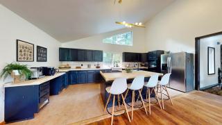 The Stone Mason - Large Modern Home on 5 Acres - 2 Hrs from NYC - Pond Eddy - 7