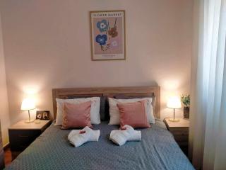 2BDR Downtown Veria Peach Blossom - 2