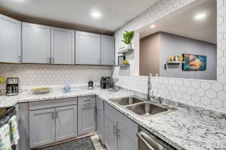 Inviting Savannah Home with Yard 3 Mi to Downtown! - 2