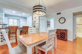 Walk to Shore Bradenton Beach Condo with Balcony! - Bradenton Beach - 2
