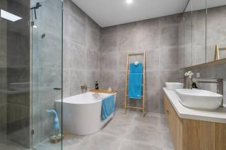 Beachfront Bliss Luxury Views - Rye - 5