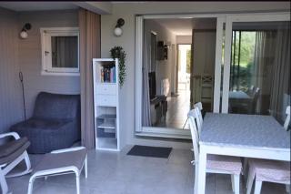 260 lake waterfront holiday apartment with garden - 1