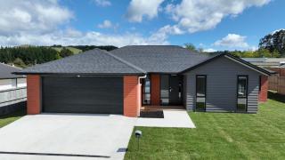 Brand New House with 5 bedroom and 3 full bathroom - Rotorua - 6