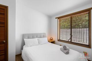 Private Gate to Beach Sleeps 10 - Cowes - 9