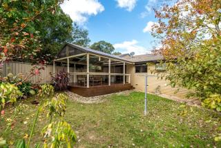 Spacious and Restful Holiday Home with Backyard - Weetangerra - 6