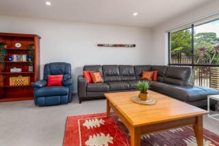 Spacious and Restful Holiday Home with Backyard - Weetangerra - 4