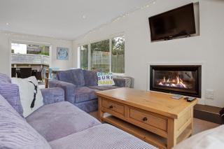 Modern Kiwi Bach - Waihi Beach Holiday Home - Waihi Beach - 8