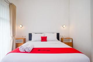 RedDoorz near Ambarrukmo Area - 6