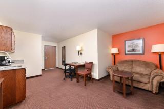 AmericInn by Wyndham St Cloud MN I-94 - Saint Cloud - 4