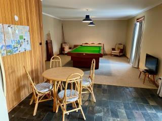 Lacey's Holiday House - 9