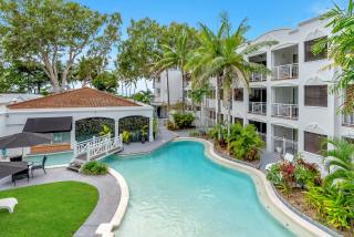 two bedroom beach front apartment @ Alassio Palm Cove - 1