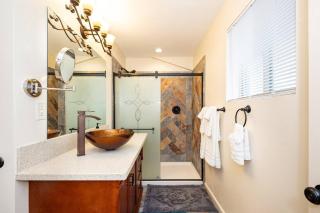 Tranquil Retreat: Luxury Home at Mount Elden's Foothills, Steps from Route 66 and Flagstaff Mall - Flagstaff - 6