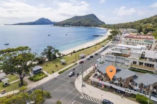 Fleetwood 3 63 Shoal Bay Road Relaxed living with water views overlooking Shoal Bay - Shoal Bay - 0