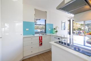 Fleetwood 3 63 Shoal Bay Road Relaxed living with water views overlooking Shoal Bay - Shoal Bay - 2