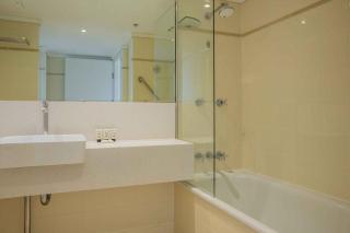 Central Located 1-Bed with Gym, Sauna and Pool - Sydney - 1