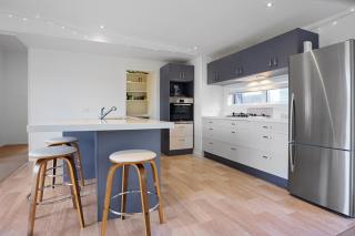 Modern Kiwi Bach - Waihi Beach Holiday Home - 5