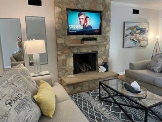 Quite Spacious, Hot Tub Near Montecito, EV Charger - Santa Barbara - 0