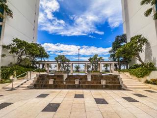 Exquisite 3BR Surabaya Apartment at Via Tower Ciputra World by Le Ciel Hospitality - 4