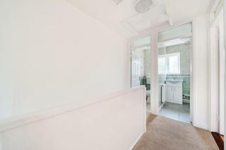 A Luxurious 3 Bed-Terrance House - London - 6