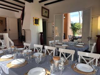 Casa única con jardín a 45 metros de la playa. BE - 1