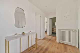 Welcome To The Lola House - 3