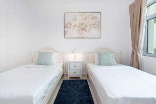 Lux BnB I Turia Tower I Lake & Garden View - Dubai - 3