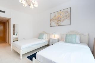 Lux BnB I Turia Tower I Lake & Garden View - Dubai - 5