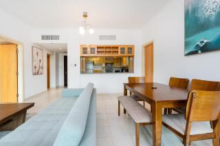 Lux BnB I Turia Tower I Lake & Garden View - Dubai - 6