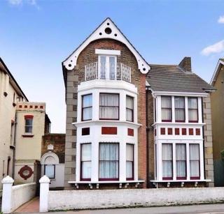 Ocean view double with ensuite, with access to private garden and bike store - Margate - 7